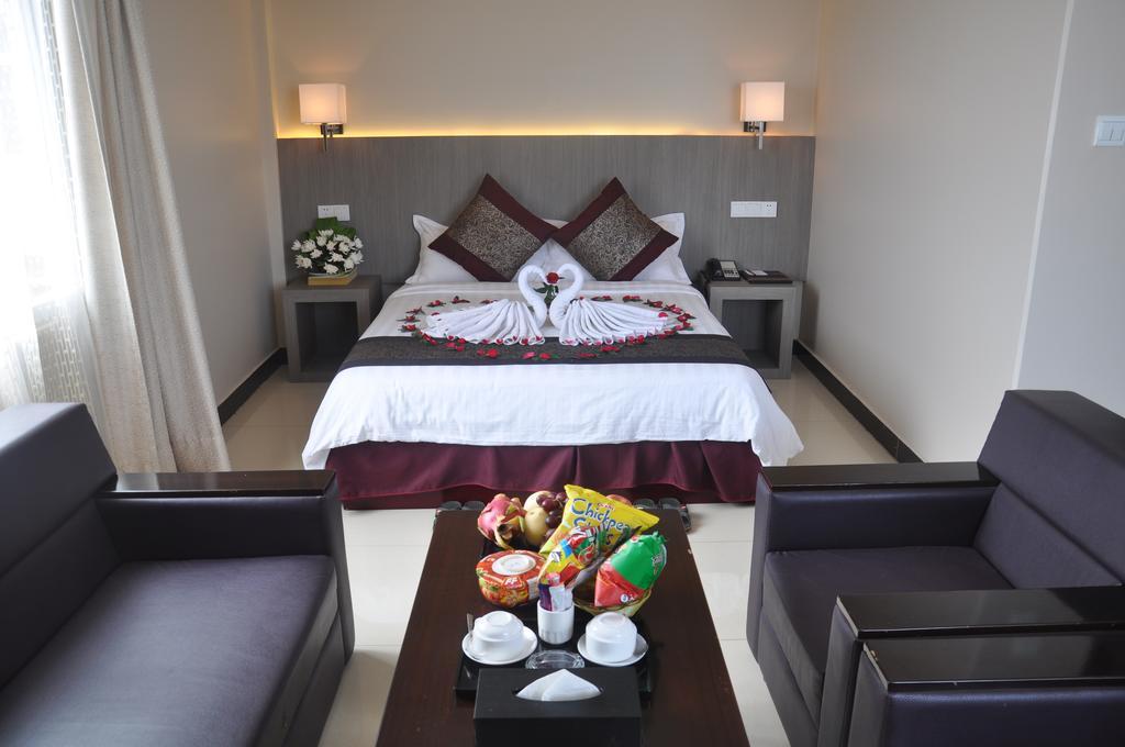 Golden Hill Hotel - Lashio 외부 사진