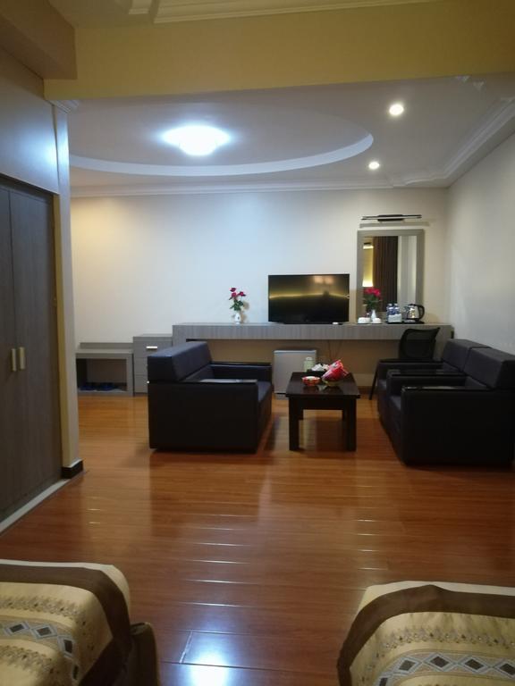 Golden Hill Hotel - Lashio 외부 사진
