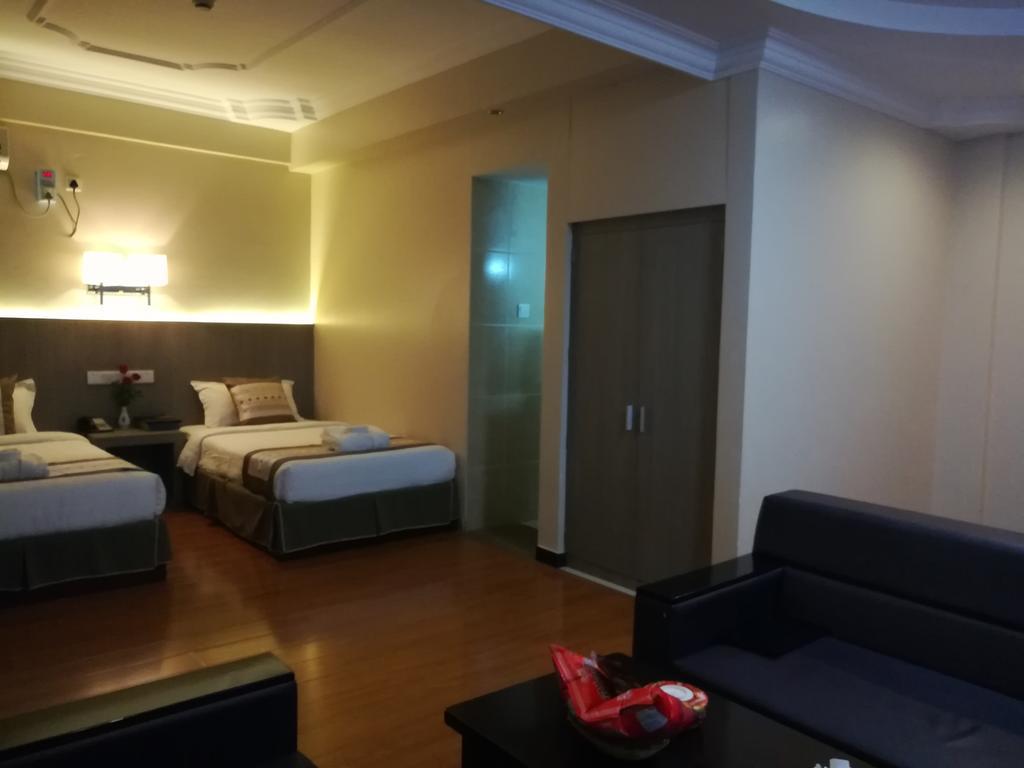 Golden Hill Hotel - Lashio 외부 사진