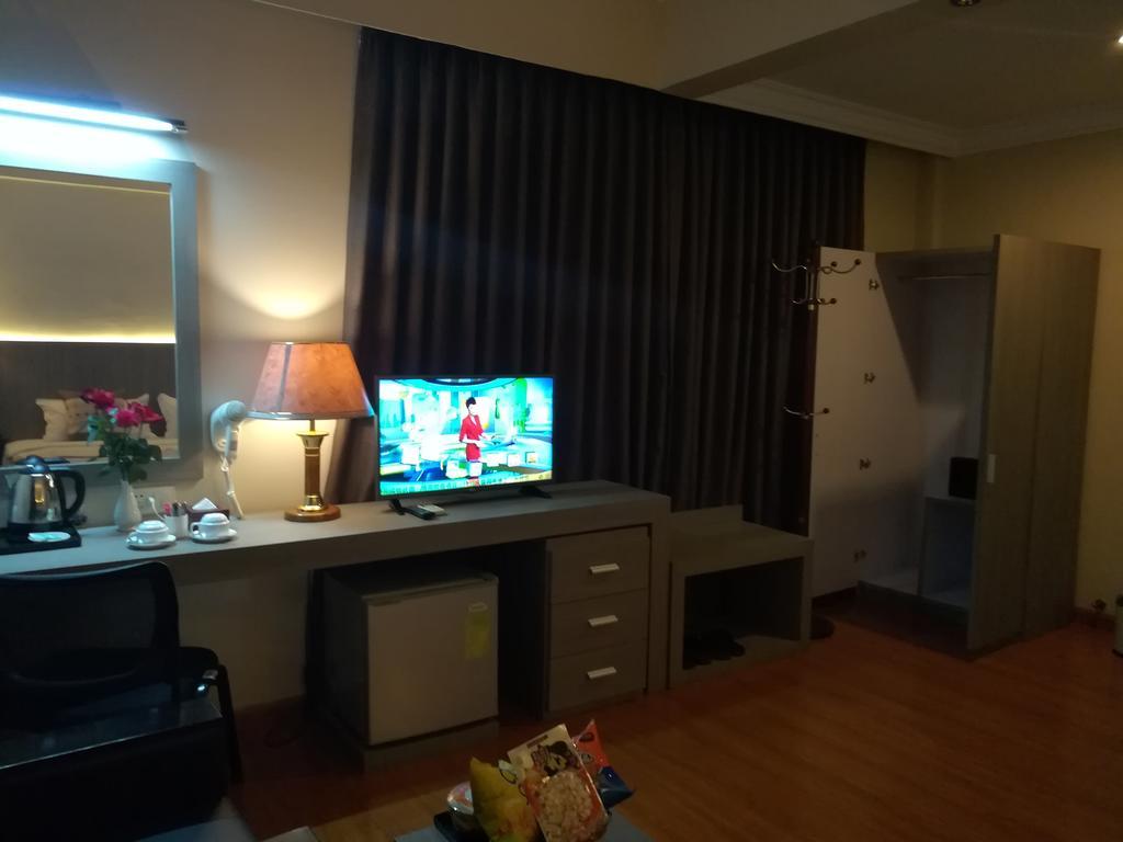 Golden Hill Hotel - Lashio 외부 사진