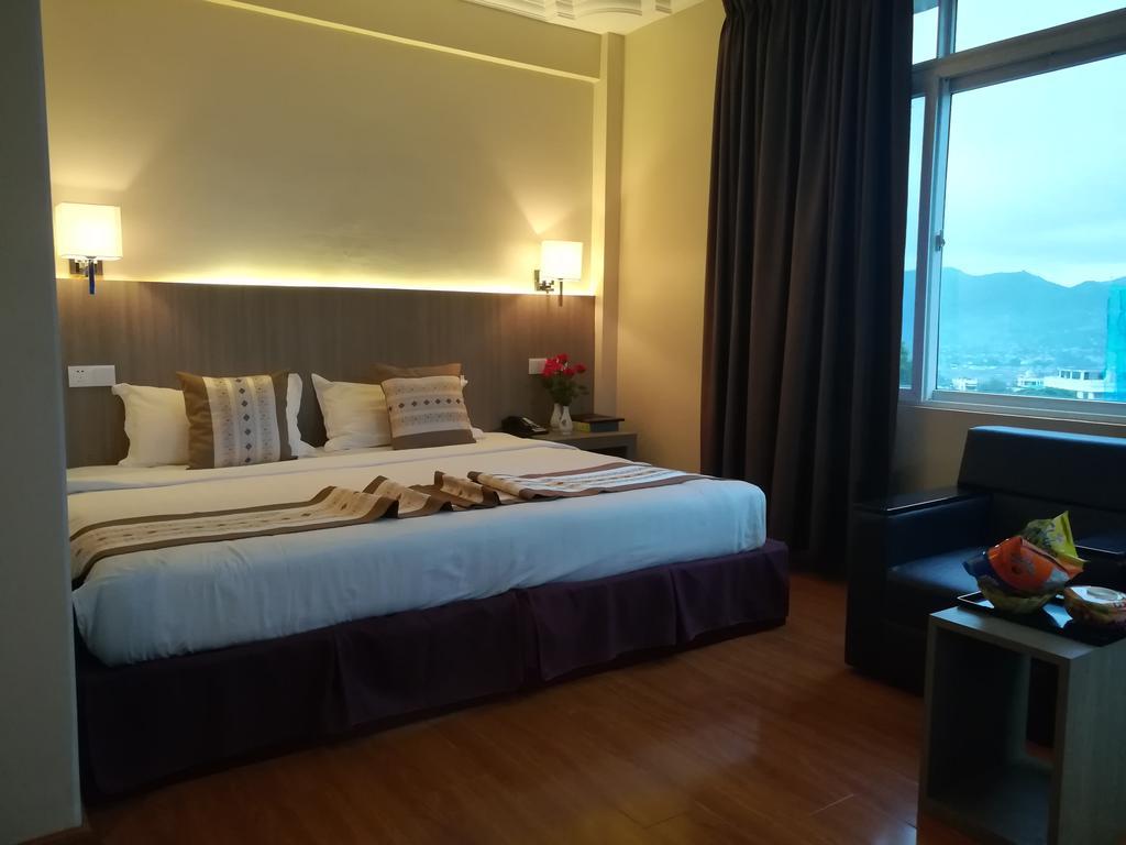 Golden Hill Hotel - Lashio 외부 사진